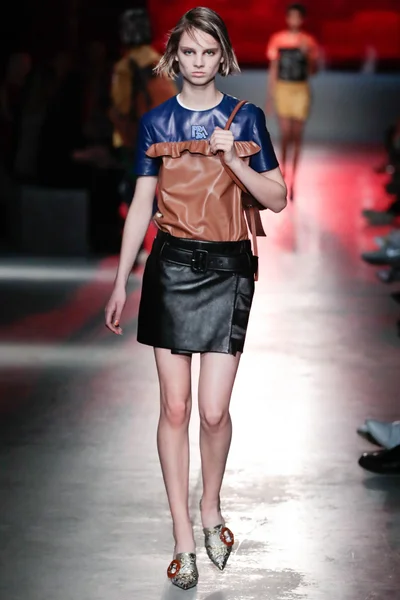 Look 12